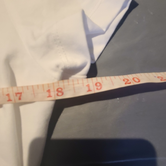 Medium White GuessTee, NWT. - Picture 3 of 5